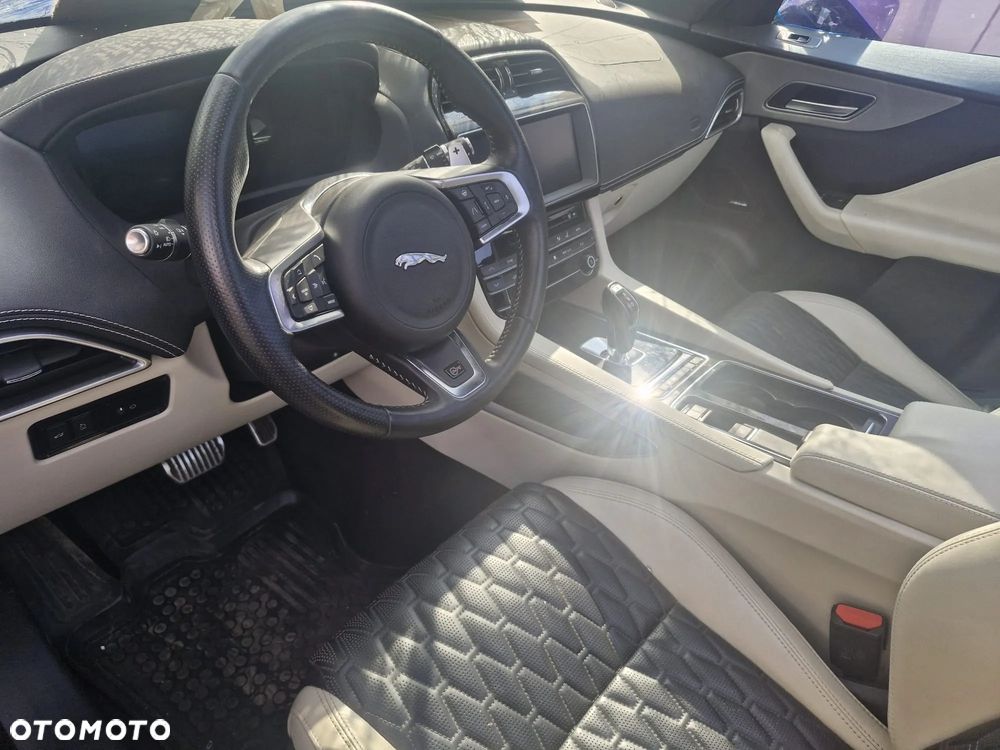 Jaguar F-Pace 5.0 V8 S/C AWD SVR - 17