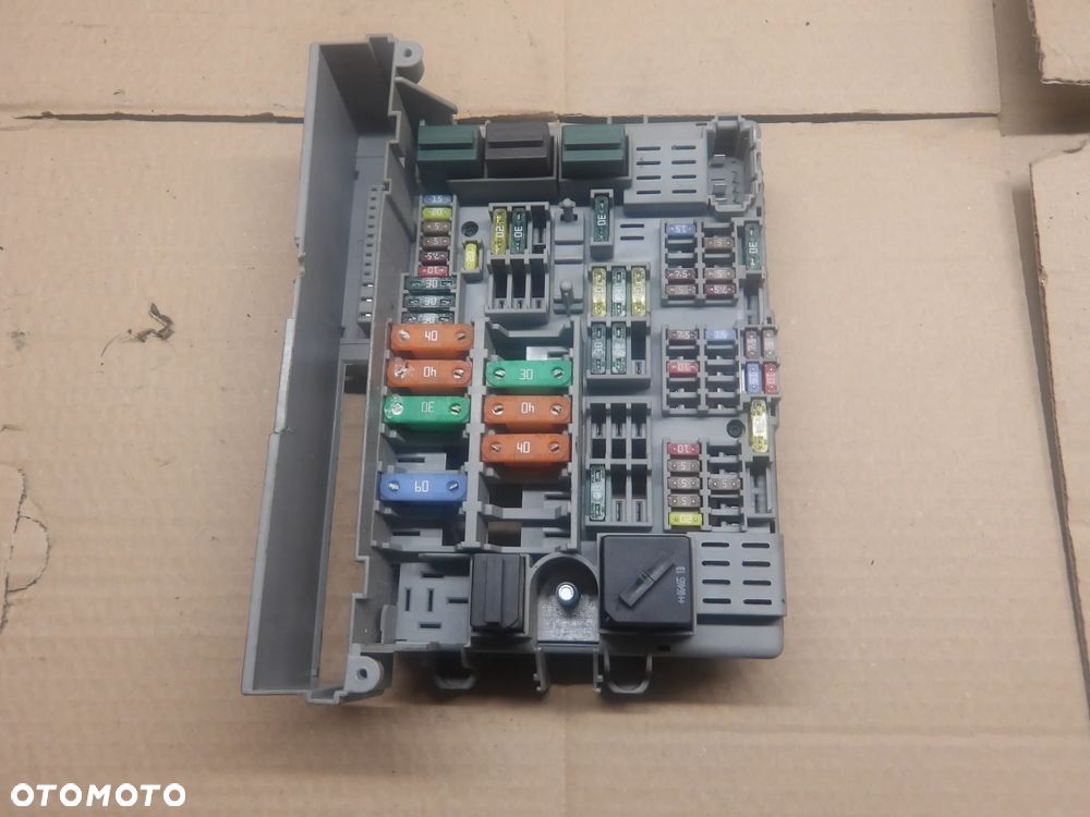 BMW E91 KOMBI 2.0D MODUŁ SKRZYNKA BEZPIECZNIKÓW 6906622 - 5