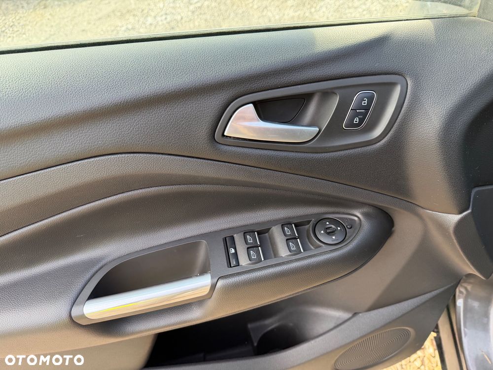 Ford Kuga 1.5 EcoBoost 2x4 Titanium - 30