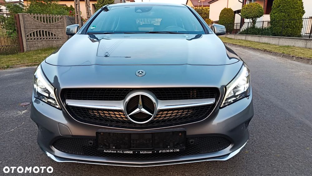 Mercedes-Benz CLA 180 7G-DCT UrbanStyle Edition - 25