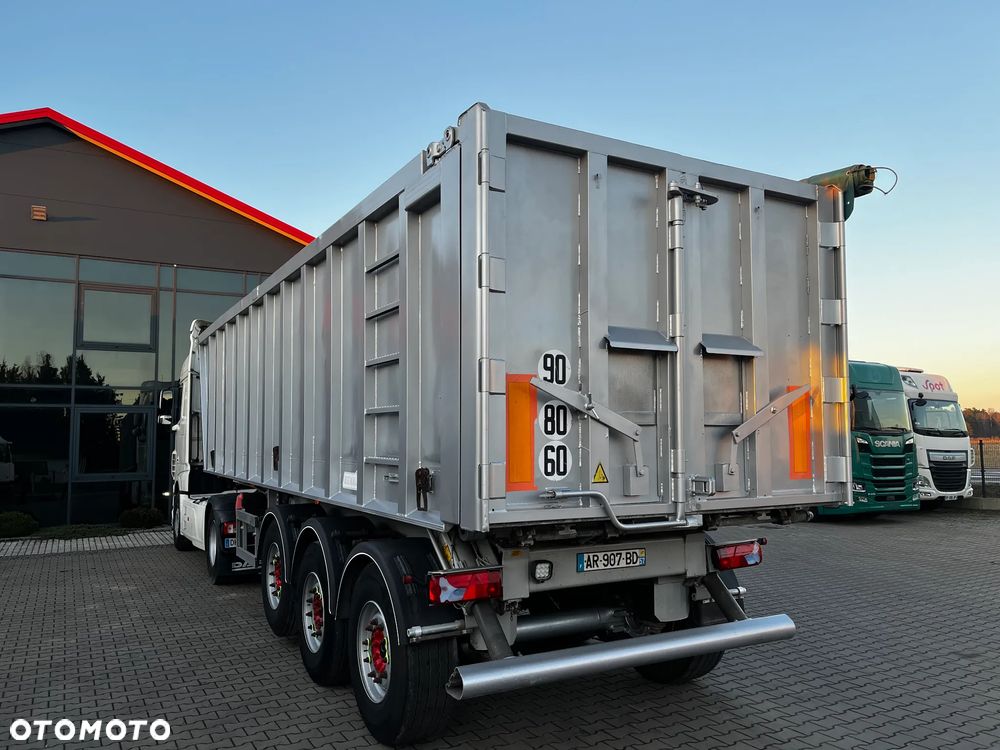 Benalu 40 m3 LEKKA 5,5 T CAŁA ALUMINIOWA KLAPO-DZWI SPROWADZONA Z FRANCJI OŚ PODNOSZONA - 4