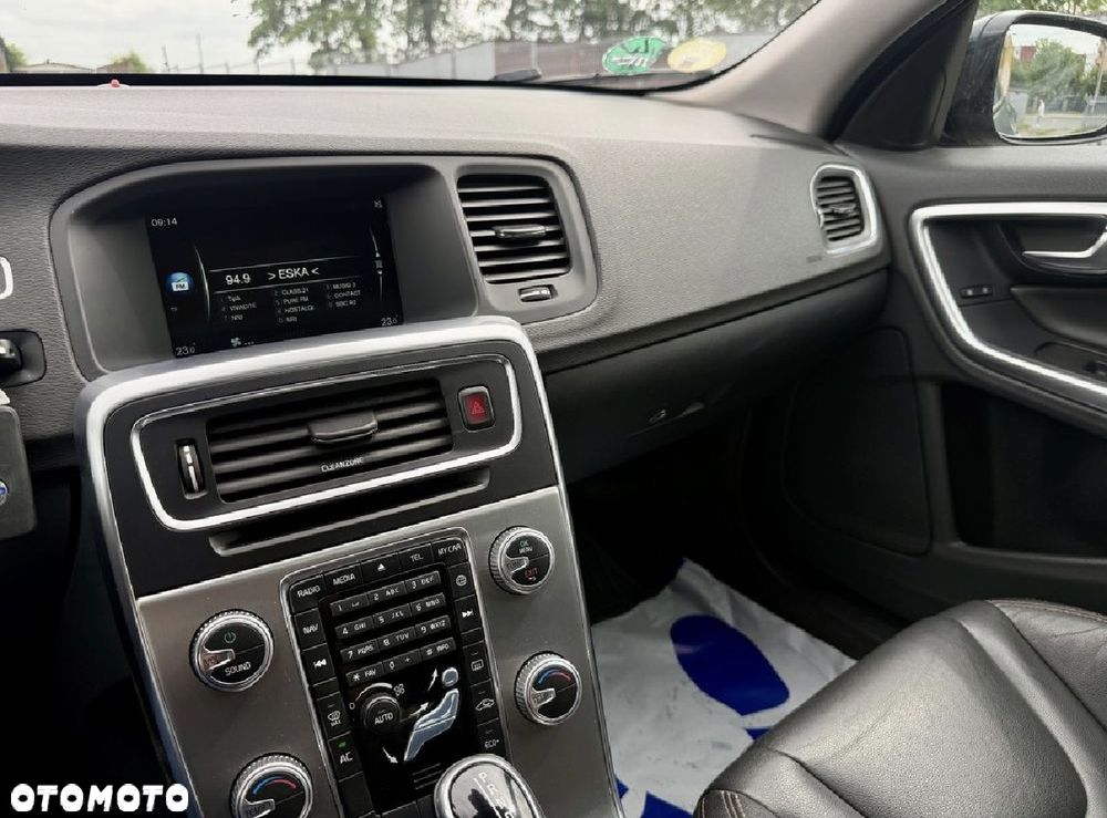 Volvo V60 Cross Country - 13