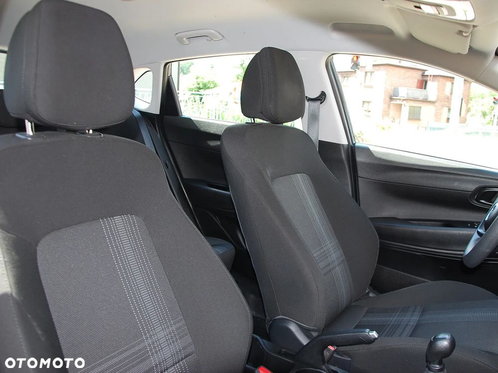 Hyundai i20 1.2 Pure - 11