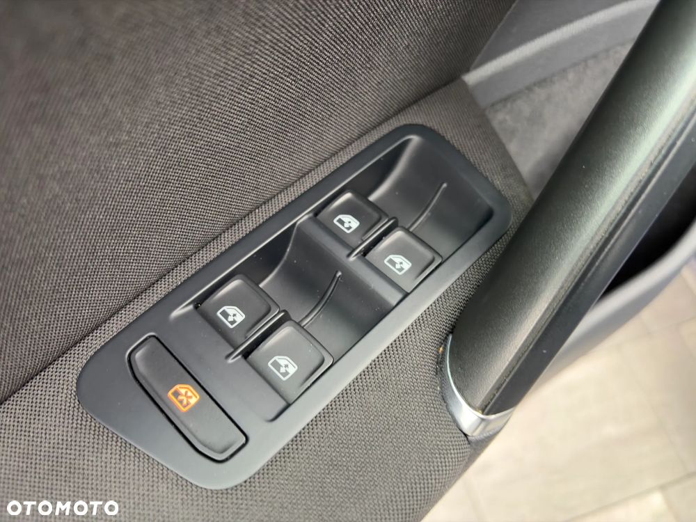 Volkswagen Golf 2.0 TDI BMT Comfortline - 22