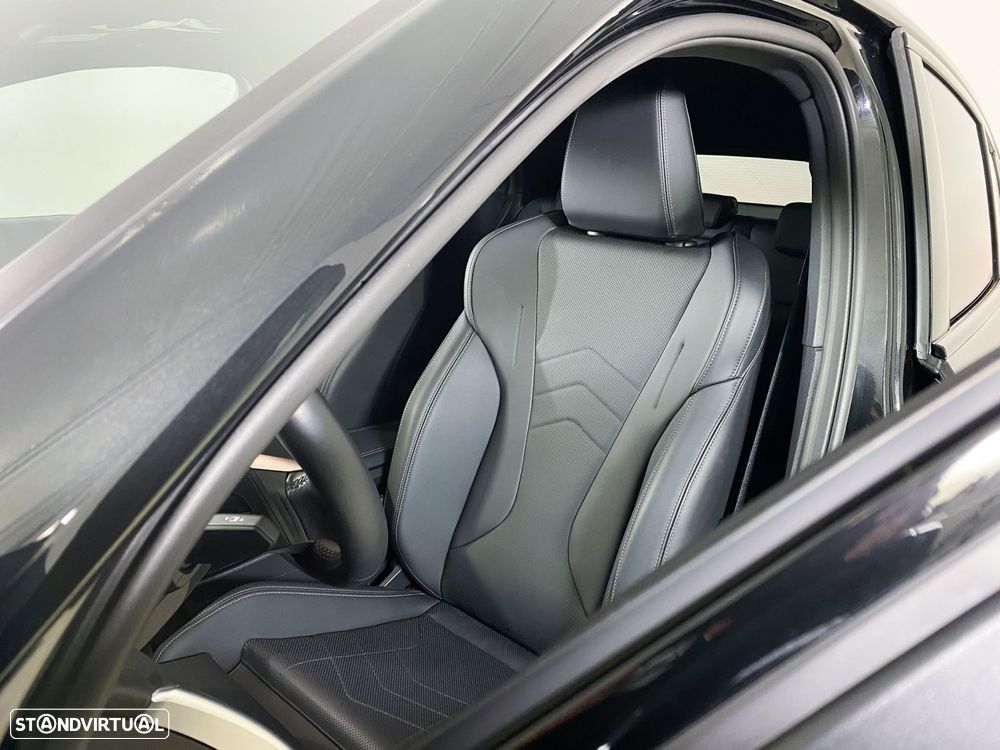 BMW iX2 eDrive20 Pack Desportivo M - 22