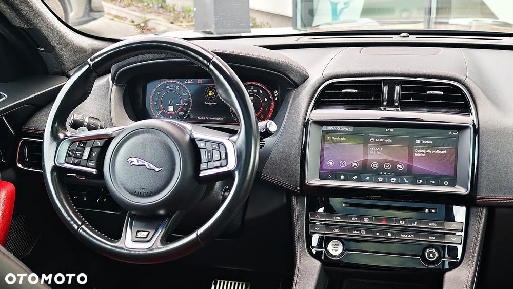 Jaguar F-Pace - 35