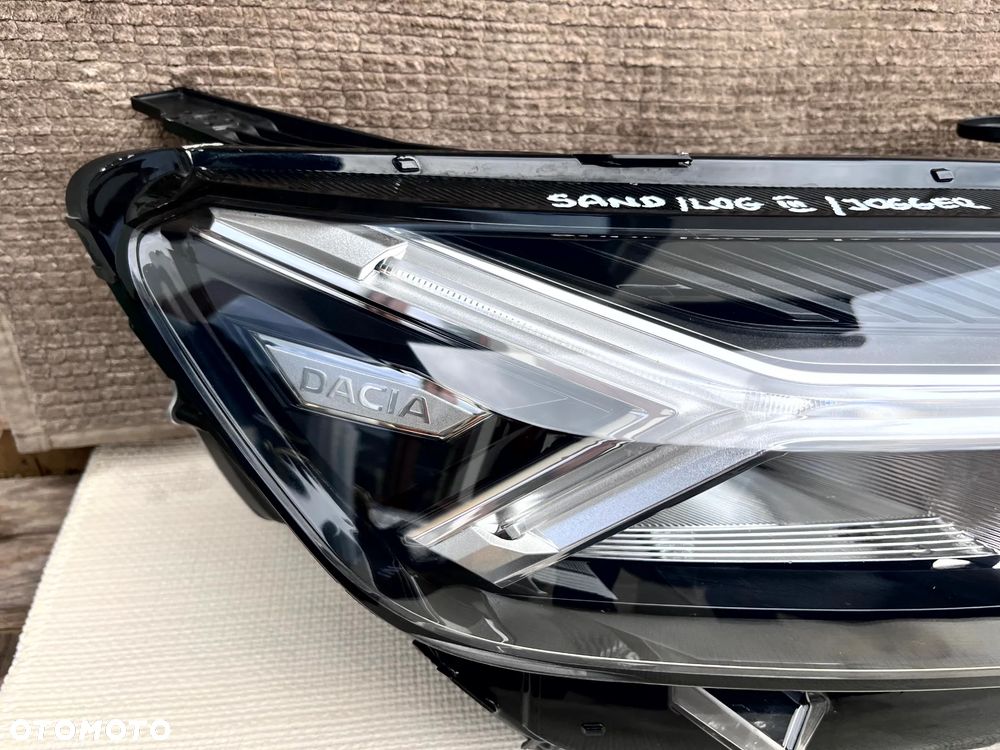 DACIA SANDERO STEPWAY III LOGAN III JOGGER 2020- LAMPA PRAWY PRZÓD PRAWA PRZEDNIA ORYGINAŁ VARROC 260109490R BRAK JEDNEGO UCHYWTU - 2