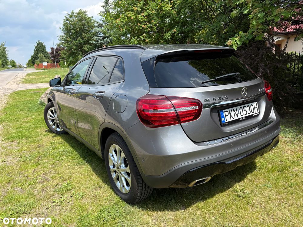 Mercedes-Benz GLA - 4