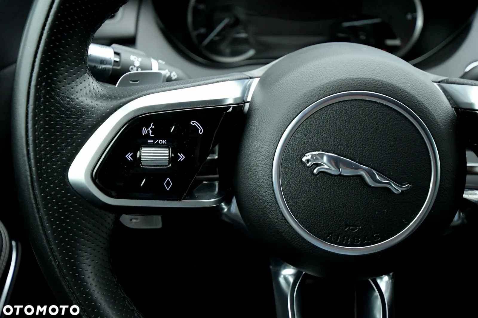 Jaguar E-Pace D200 AWD R-Dynamic S - 32