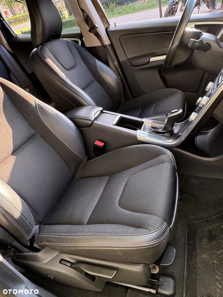 Volvo XC 60 D5 AWD Momentum - 21