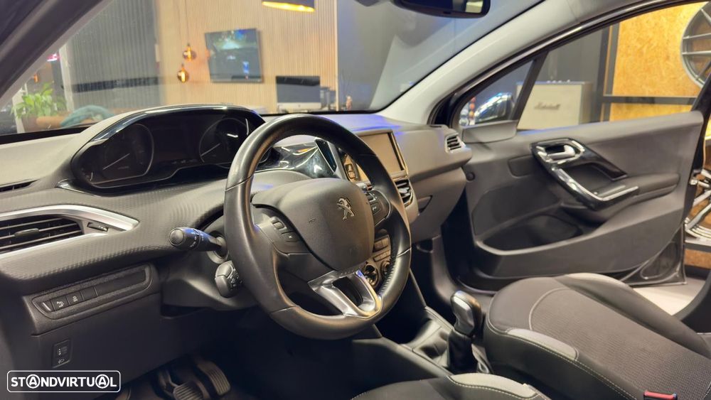 Peugeot 208 1.2 VTi SE Style - 6