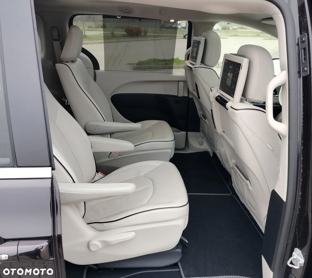 Chrysler Pacifica - 11
