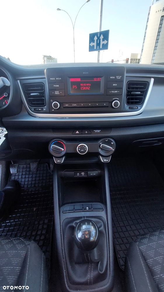 Kia Rio 1.2 M - 10