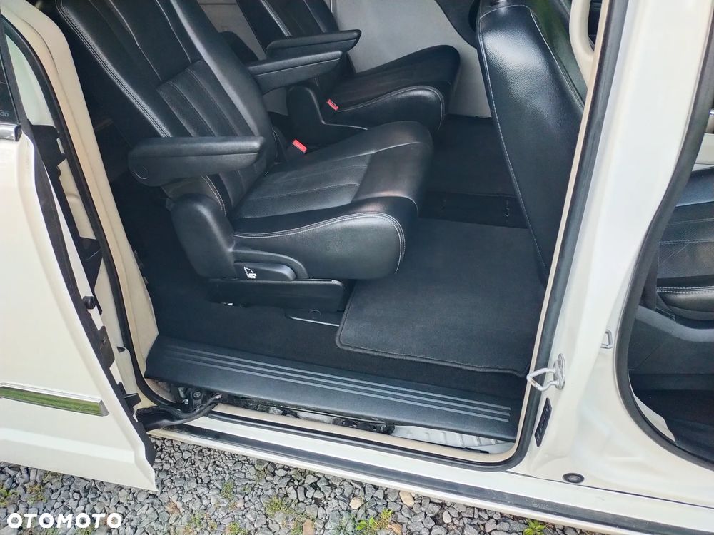 Chrysler Town & Country 3.6 Limited - 25
