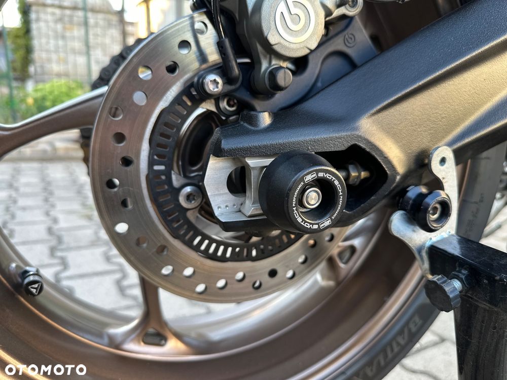 Triumph Street Triple - 17