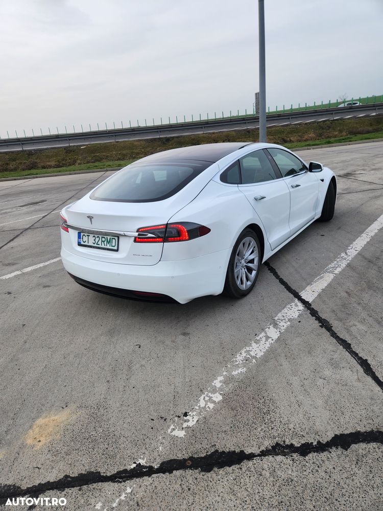 Tesla Model S - 3