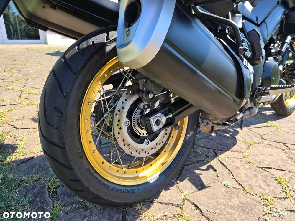 Suzuki V-STROM - 10