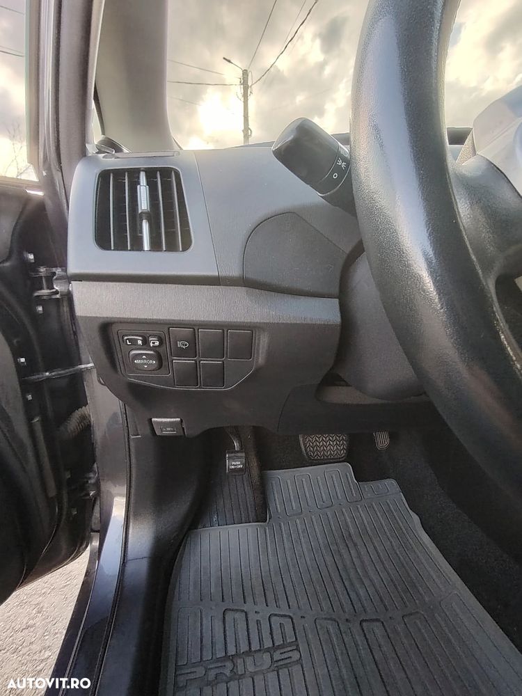 Toyota Prius Sol - 3