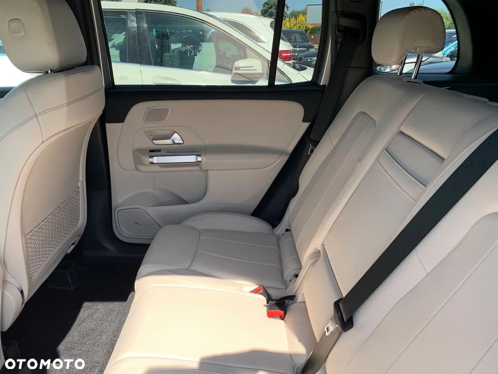 Mercedes-Benz GLB 250 4-Matic 8G-DCT - 30