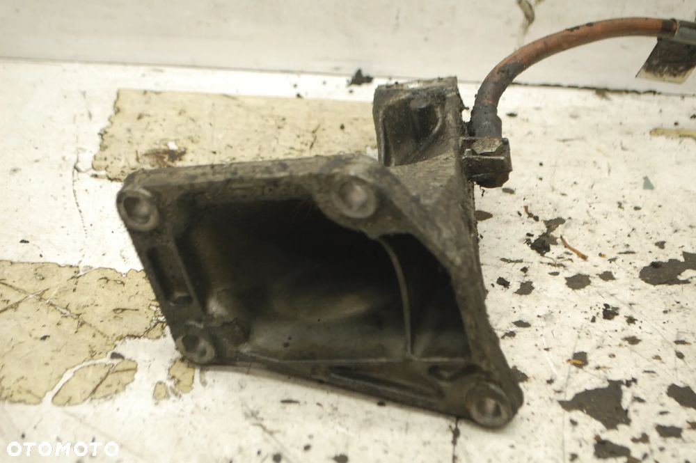 ŁAPA WSPORNIK SILNIKA PRAWA 6754185 BMW E46 2.0D - 3