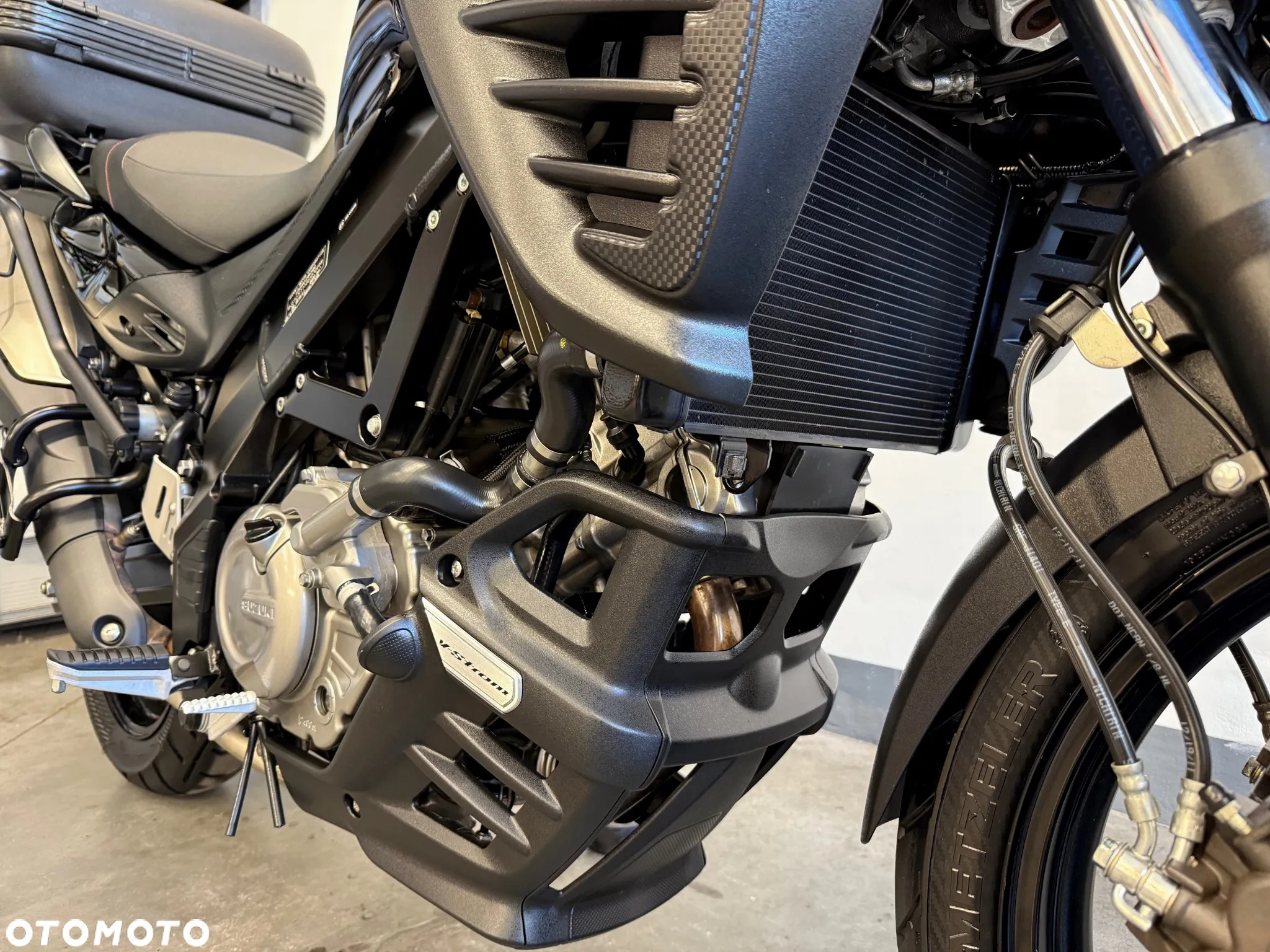 Suzuki V-STROM - 12