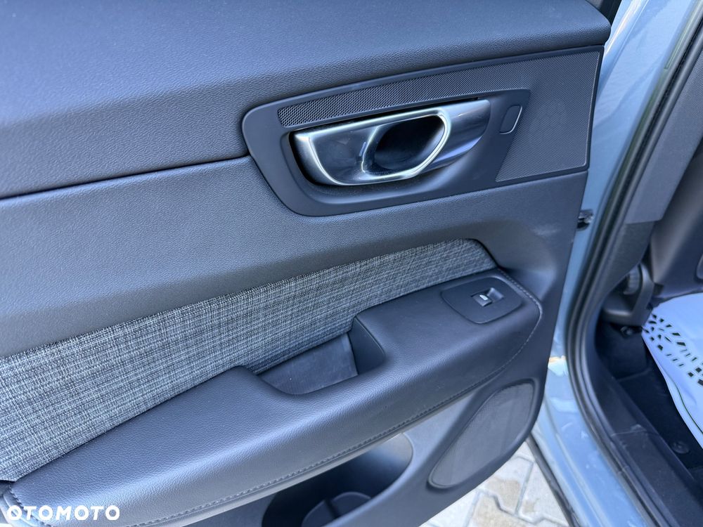 Volvo XC 60 B4 D AWD Plus Dark - 30