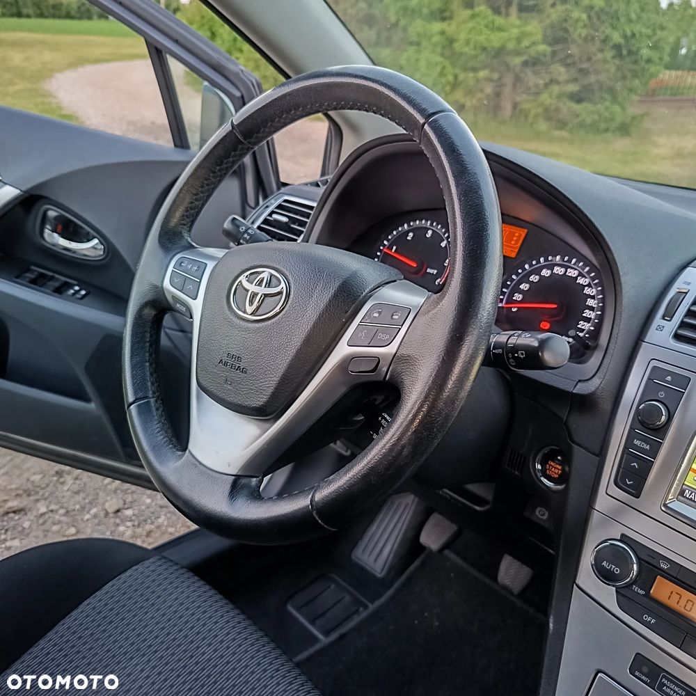 Toyota Avensis 2.0 D-4D Comfort - 24