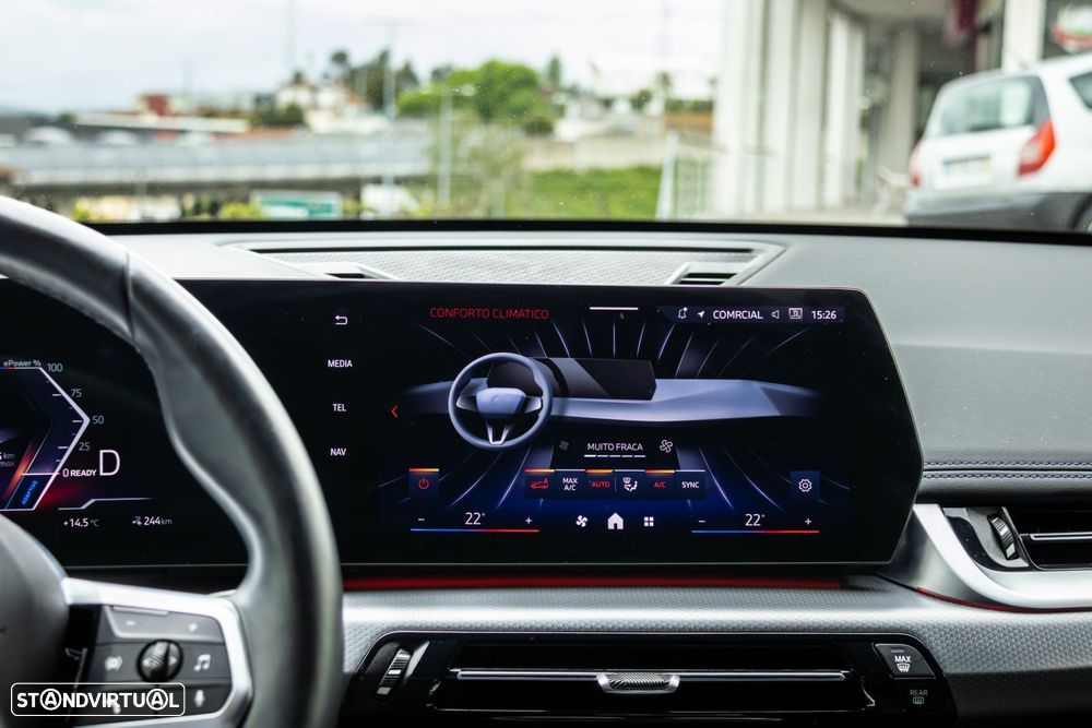 BMW iX1 eDrive20 Pack Desportivo M - 48