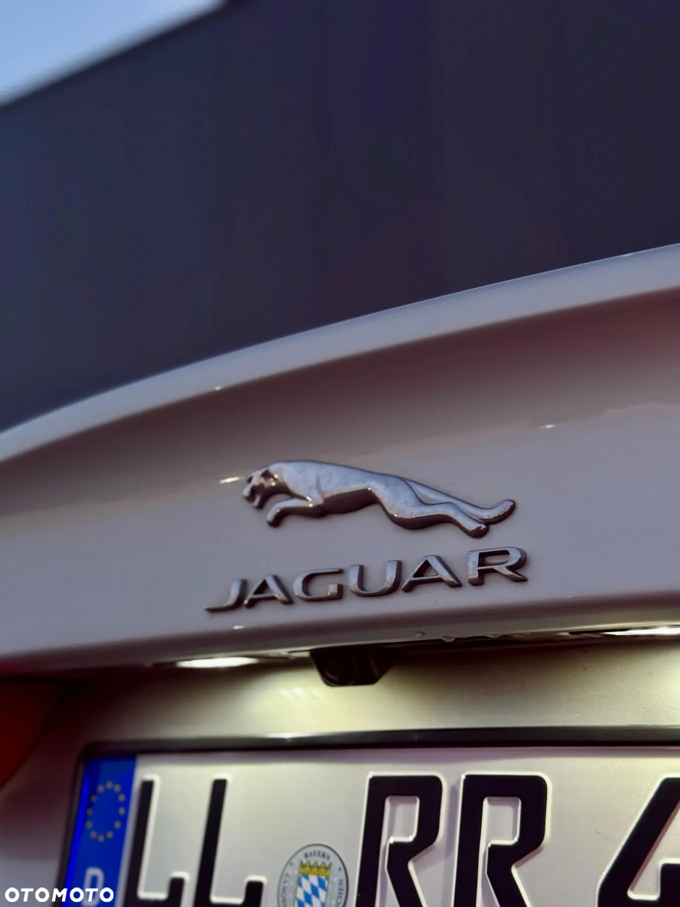 Jaguar XE 2.0 P250 HSE - 26