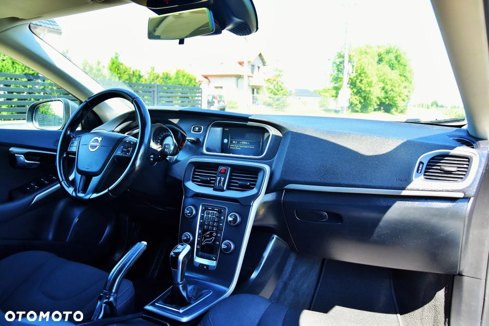Volvo V40 D2 Momentum - 2