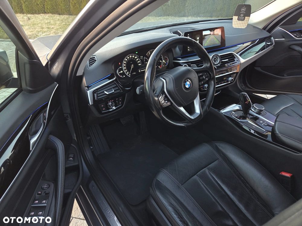 BMW Seria 5 520d M Sport Edition - 8