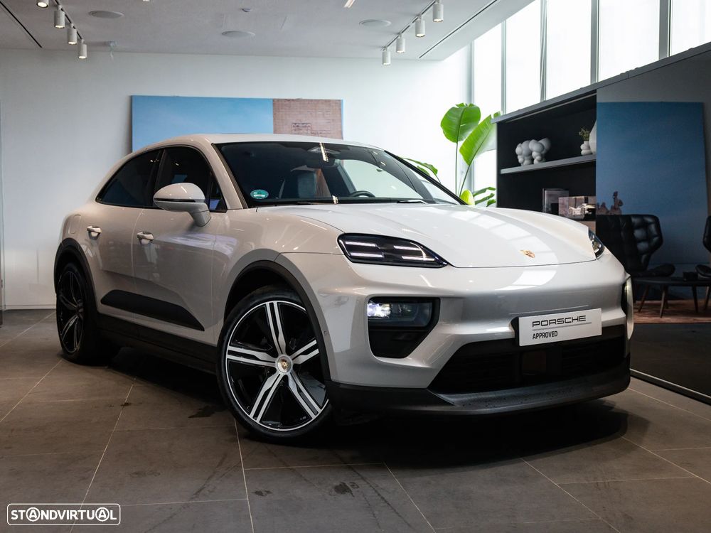Porsche Macan Electric 4 - 7