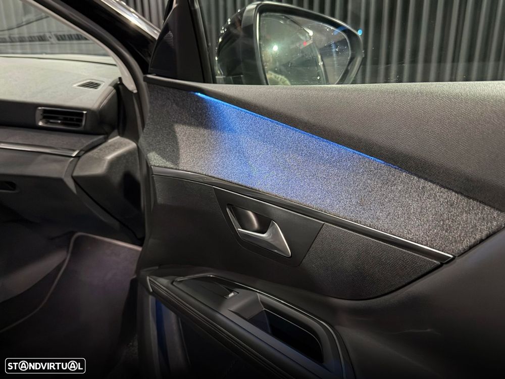 Peugeot 5008 1.2 PureTech Allure Pack EAT8 - 36