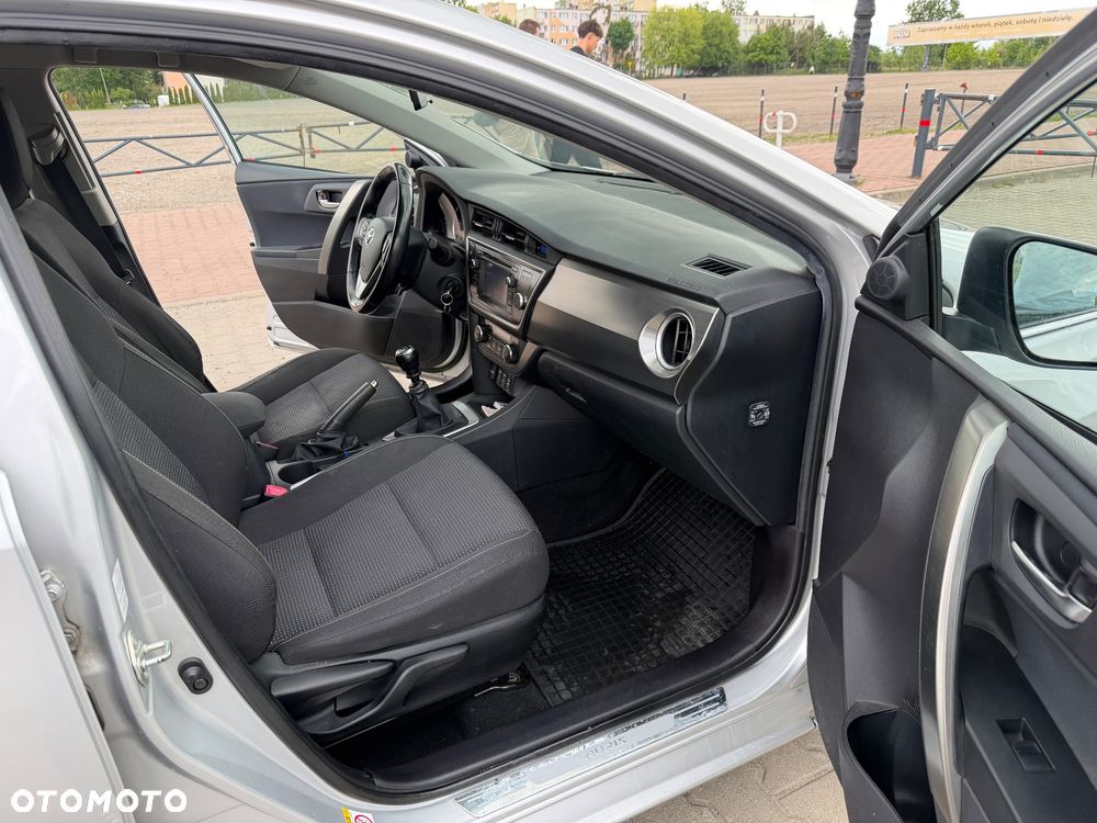 Toyota Auris 2.0 D-4D Premium Comfort - 26