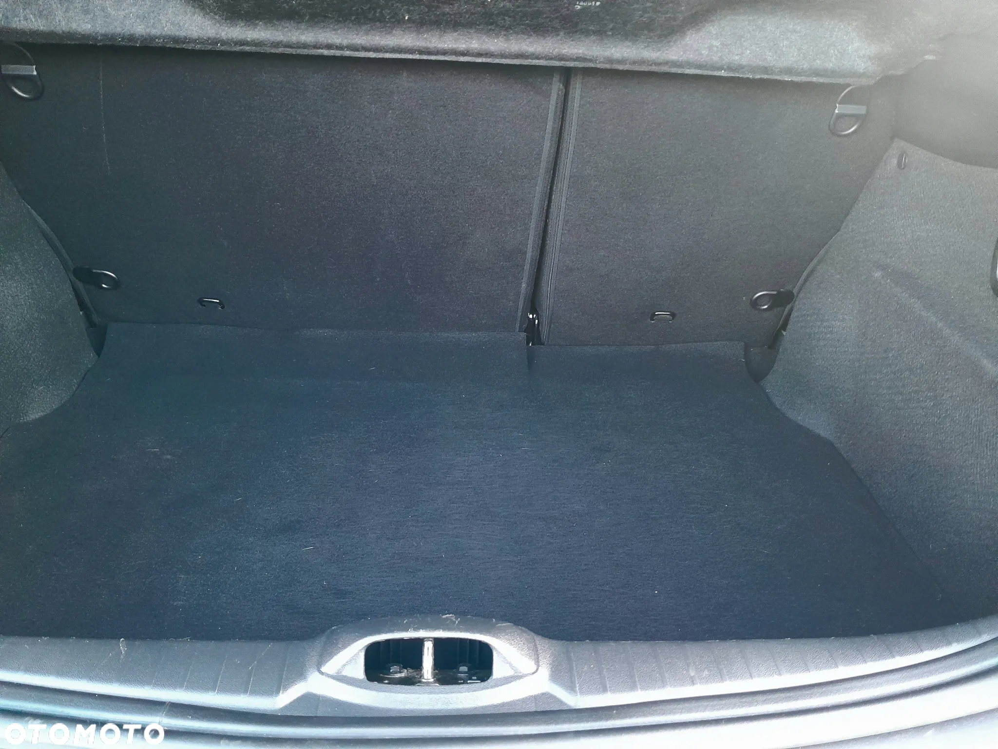 Peugeot 208 - 17