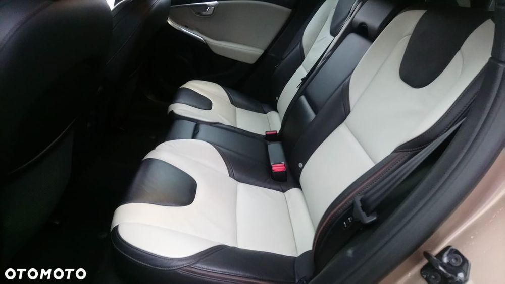 Volvo V40 D3 Summum - 11