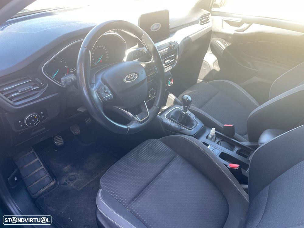 Ford Focus SW - 16