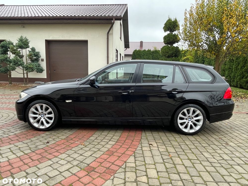 BMW Seria 3 318i Touring - 2