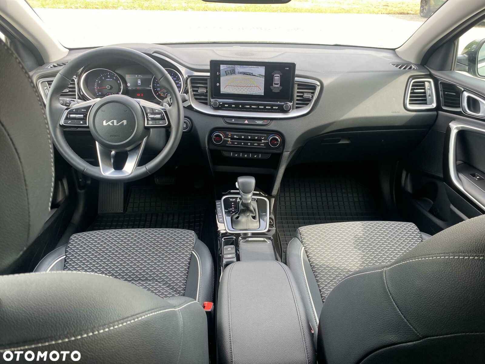 Kia Ceed - 24