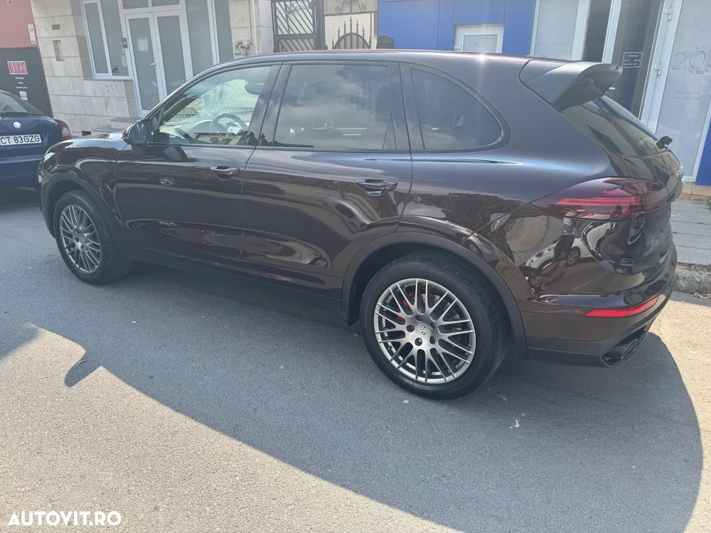Porsche Cayenne 3.0 L - 5