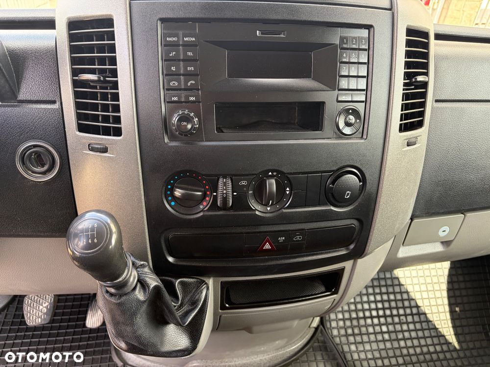 Mercedes-Benz Sprinter - 14