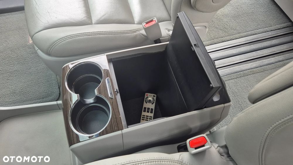 Toyota Sienna - 36