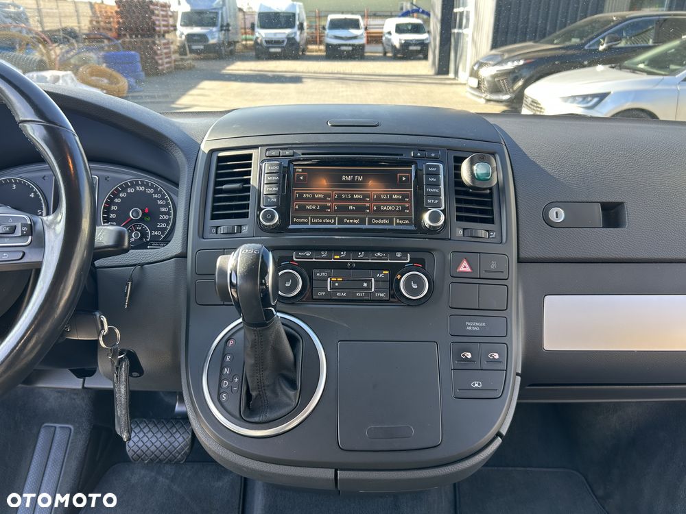 Volkswagen Multivan - 23