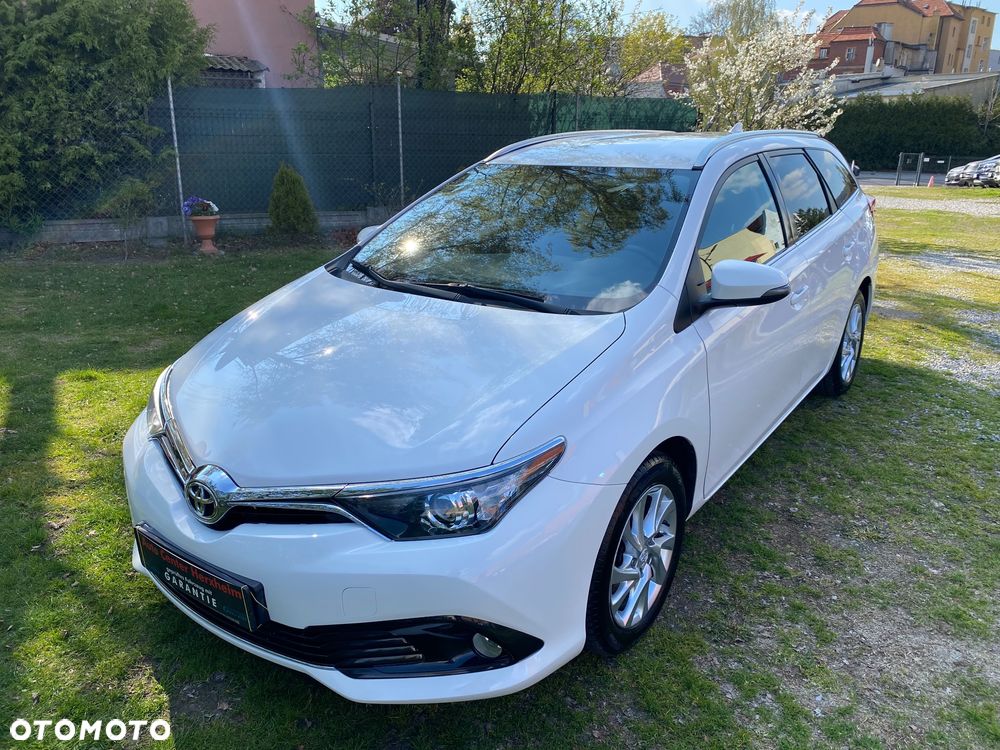 Toyota Auris 1.6 Valvematic Executive - 2