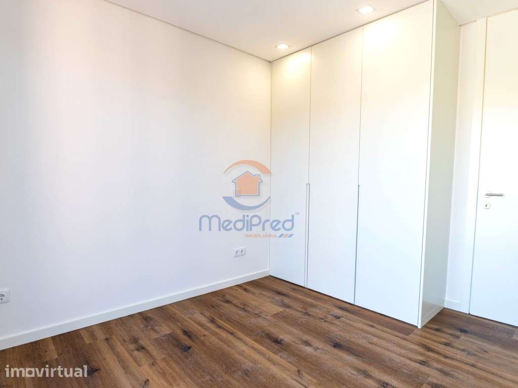 Apartamento T2 NOVO c/ 2 Varandas e BOX | Santo António dos Cavalei... - Grande imagem: 5/12