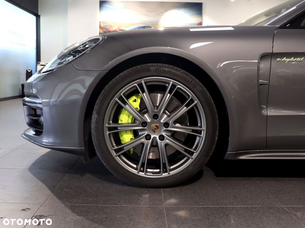 Porsche Panamera 4 E-Hybrid - 11