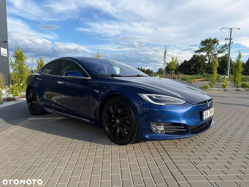 Tesla Model S - 8