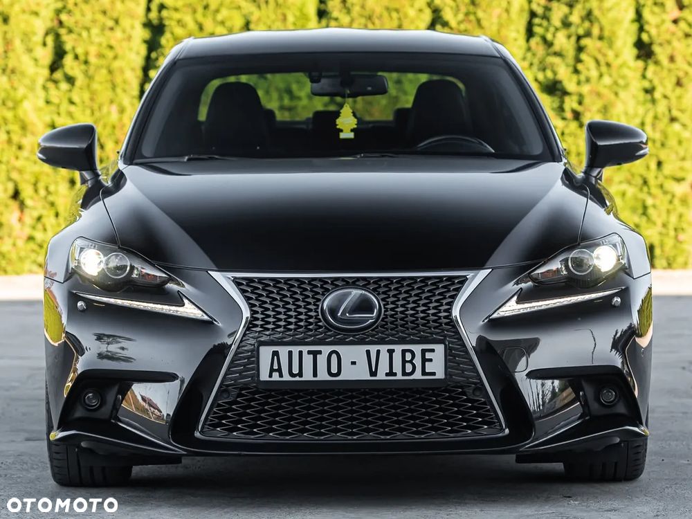 Lexus IS 300h F Sport - 4