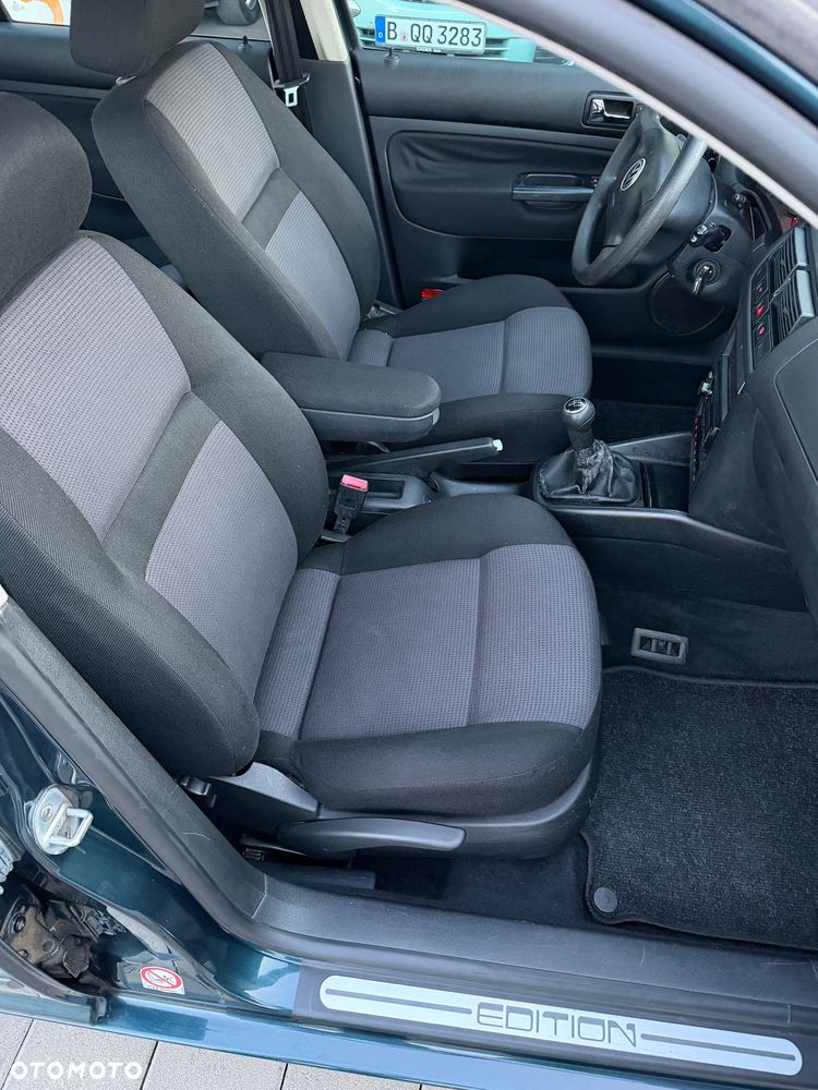 Volkswagen Golf 1.6 Comfortline - 12