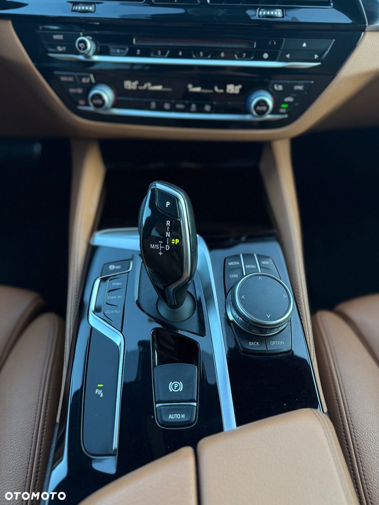 BMW Seria 5 520d M Sport sport - 26